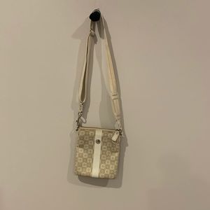 Coach side pouch excellent condition